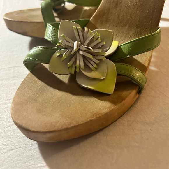 Wooden Sandals - Picture 2 of 5